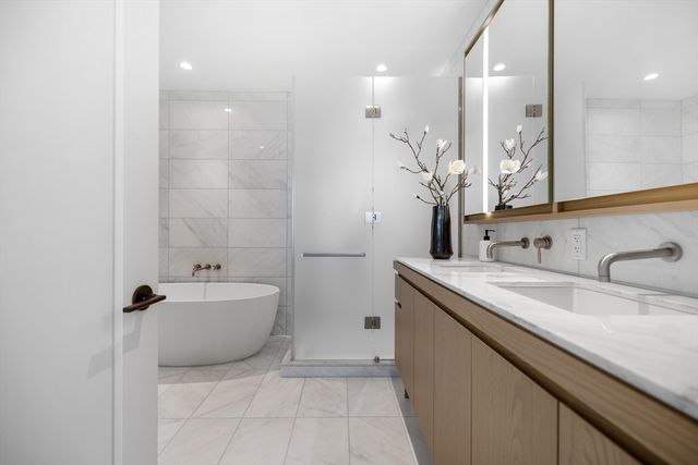 430 Stuart St 27D, Boston, MA 02116