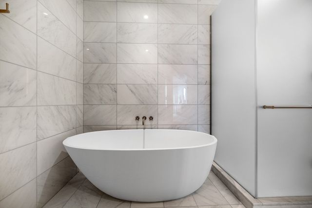 430 Stuart St 27D, Boston, MA 02116