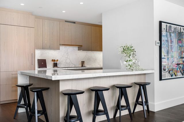 430 Stuart St 27D, Boston, MA 02116