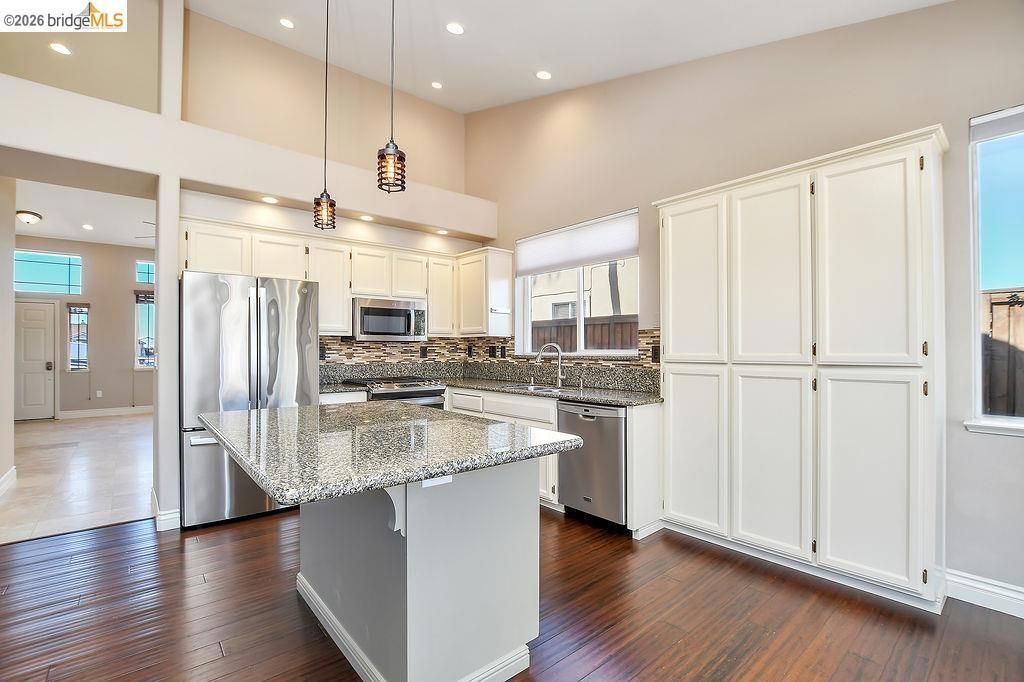 Image 11 of property listing at 4464 Cove Ln, Discovery Bay, CA 94505
