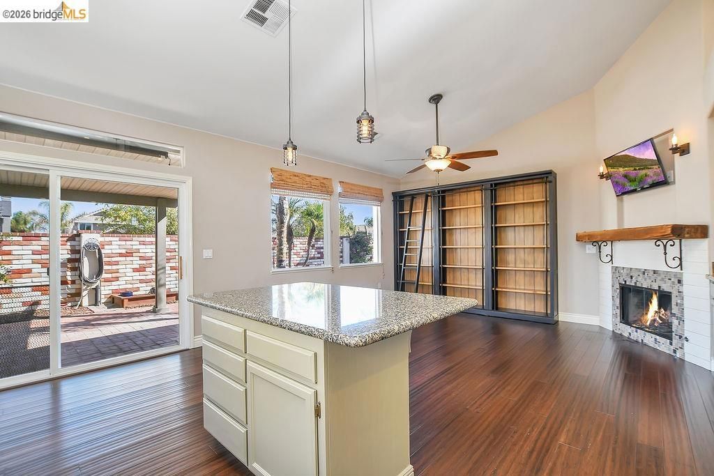 Image 12 of property listing at 4464 Cove Ln, Discovery Bay, CA 94505