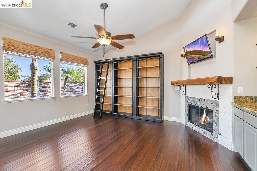 Image 16 of property listing at 4464 Cove Ln, Discovery Bay, CA 94505