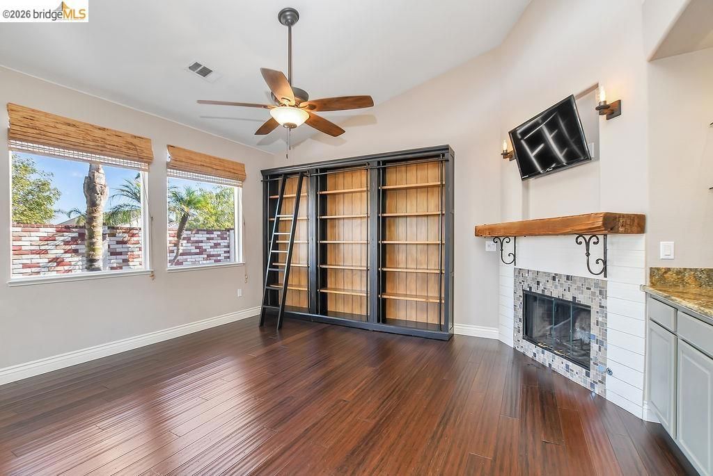 Image 17 of property listing at 4464 Cove Ln, Discovery Bay, CA 94505