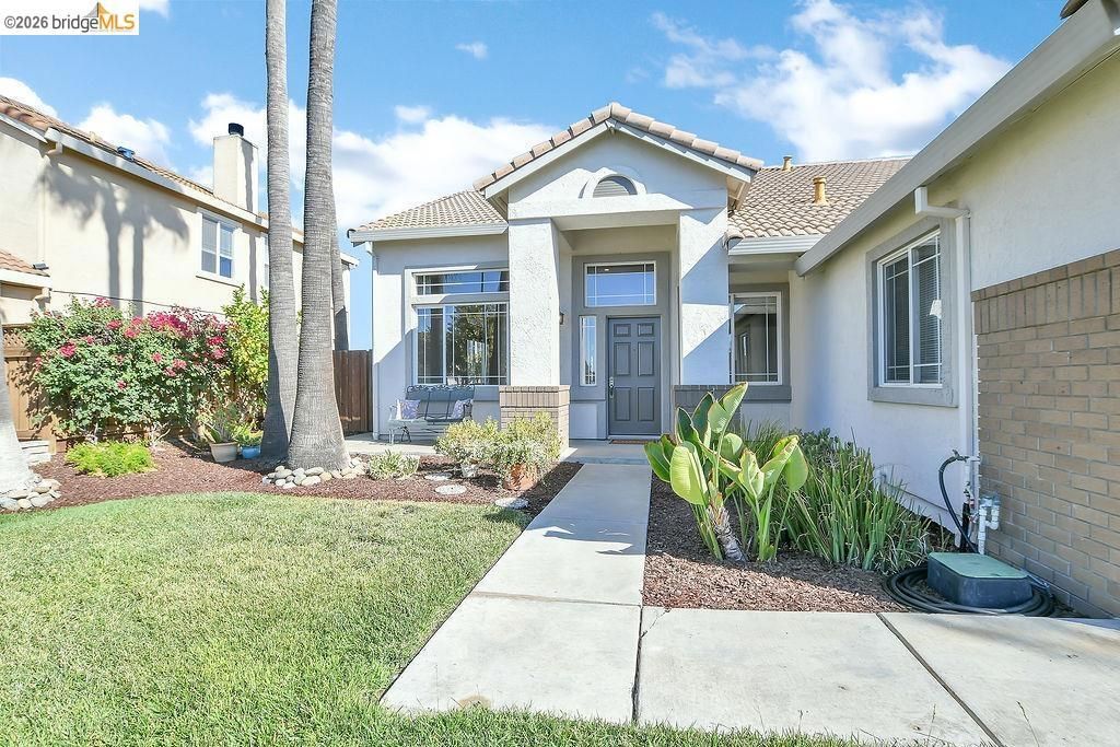 Image 3 of property listing at 4464 Cove Ln, Discovery Bay, CA 94505