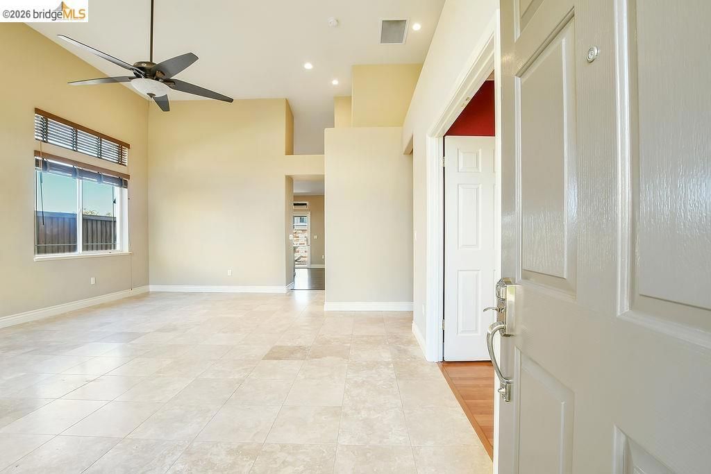 Image 5 of property listing at 4464 Cove Ln, Discovery Bay, CA 94505