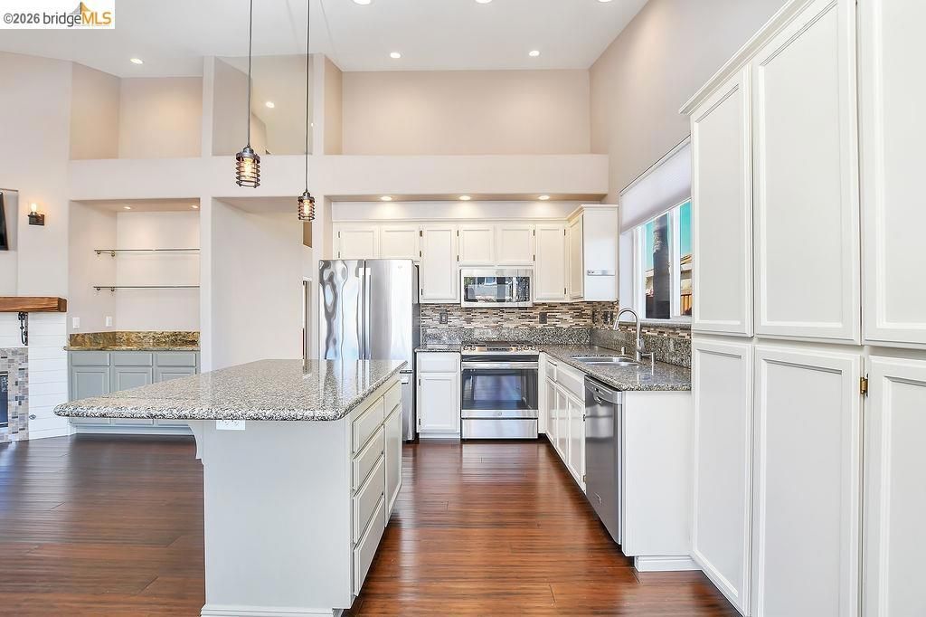 Image 9 of property listing at 4464 Cove Ln, Discovery Bay, CA 94505