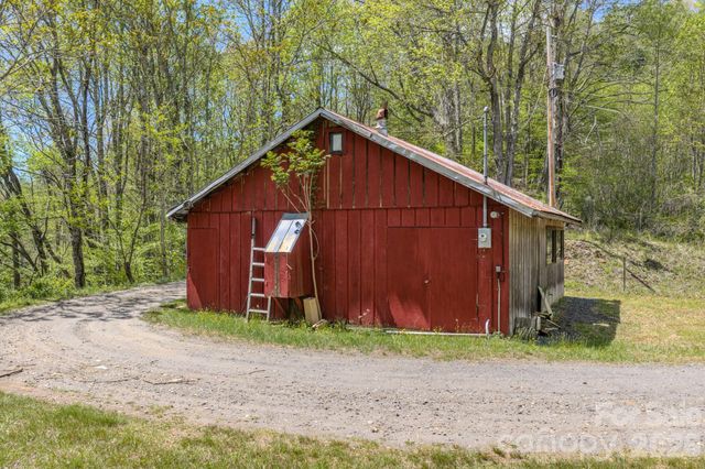 143 Gouge Cemetery Road, Bakersville, NC 28705