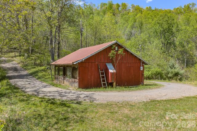 143 Gouge Cemetery Road, Bakersville, NC 28705