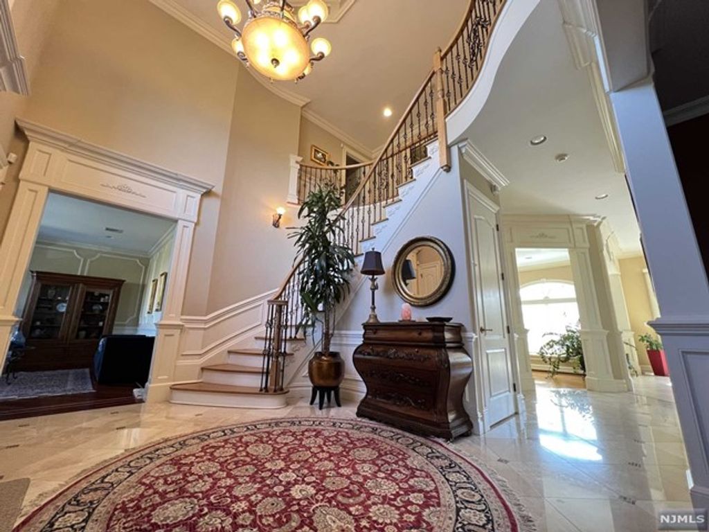 22 Reiner Place, Englewood Cliffs, NJ 07632