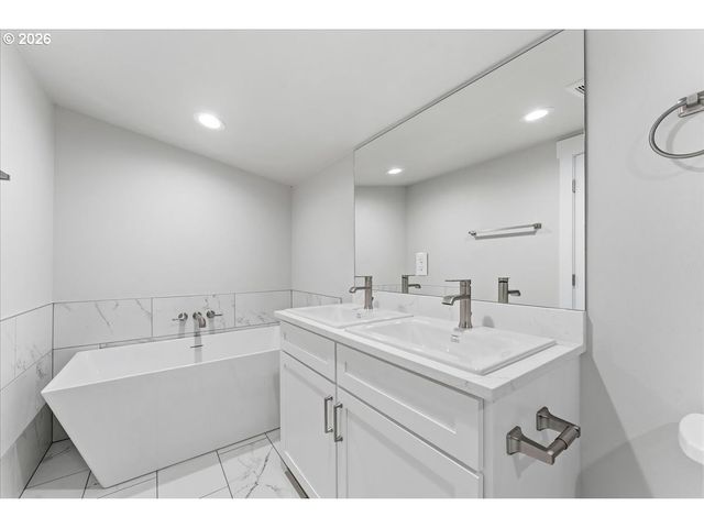 2505 N WINCHELL St, Portland, OR 97217