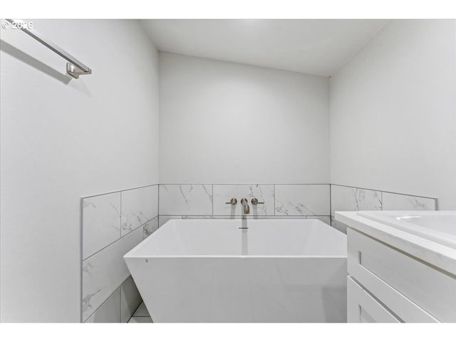 2505 N WINCHELL St, Portland, OR 97217