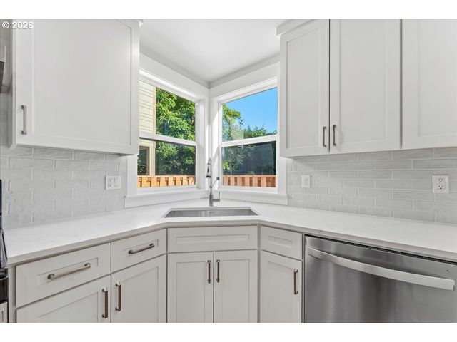 2505 N WINCHELL St, Portland, OR 97217
