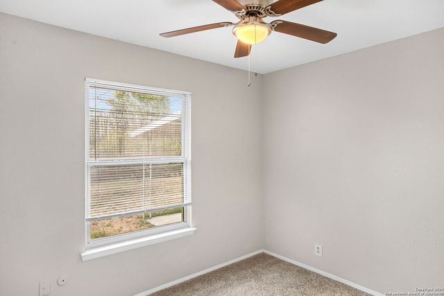 5986 MIDCROWN DR, San Antonio, TX 78218