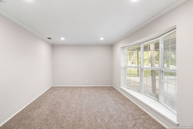 5986 MIDCROWN DR, San Antonio, TX 78218