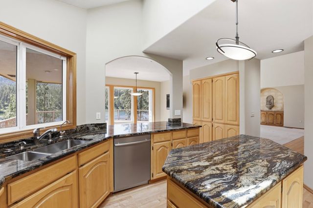 202 E Shore Rd, Nine Mile Falls, WA 99026