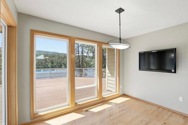 202 E Shore Rd, Nine Mile Falls, WA 99026