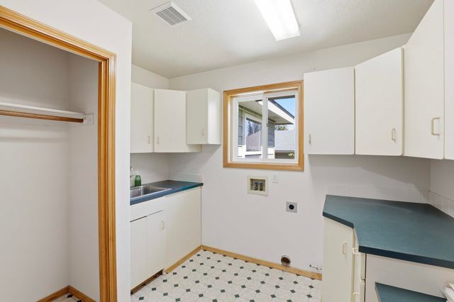 202 E Shore Rd, Nine Mile Falls, WA 99026