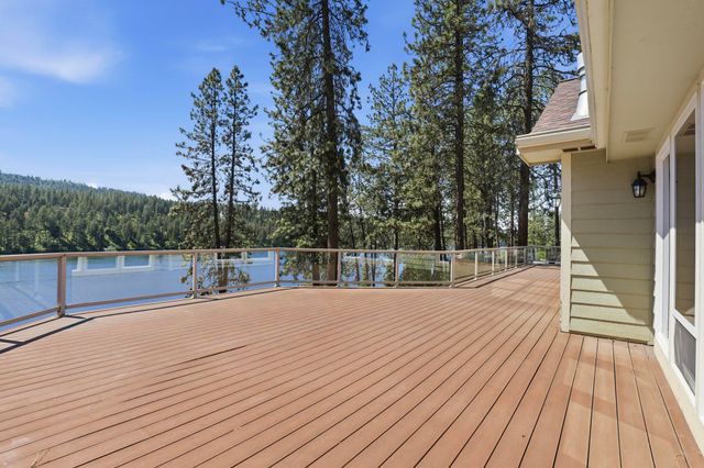 202 E Shore Rd, Nine Mile Falls, WA 99026