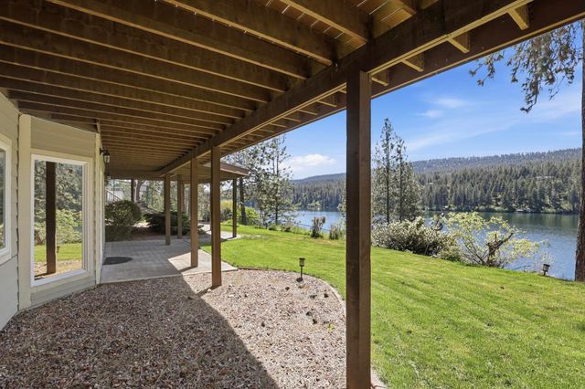 202 E Shore Rd, Nine Mile Falls, WA 99026