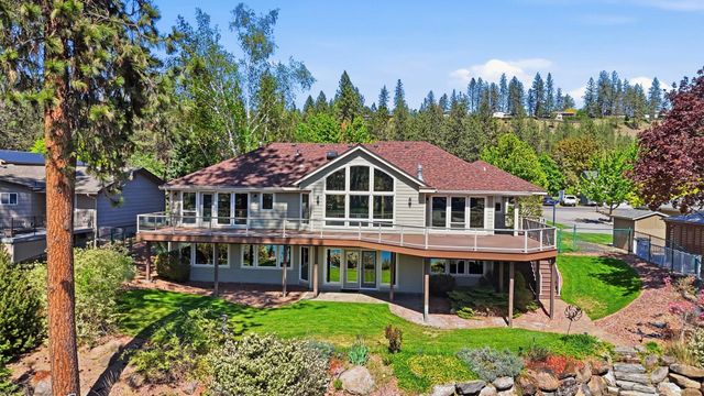 202 E Shore Rd, Nine Mile Falls, WA 99026