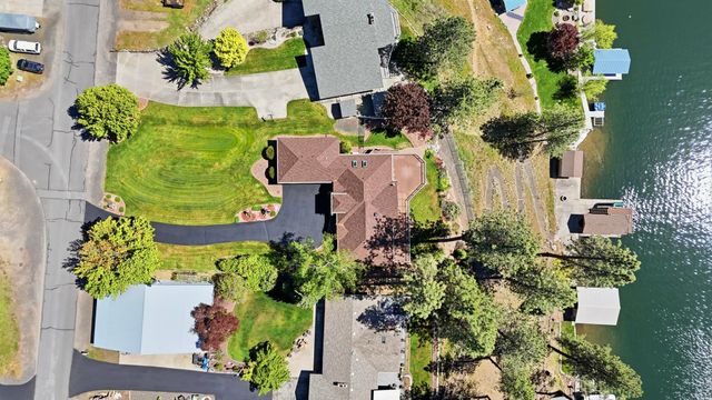 202 E Shore Rd, Nine Mile Falls, WA 99026