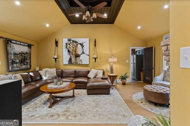 1532 Huntingdon Trail, Atlanta, GA 30350