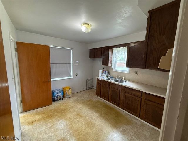4076 E 187th Street, Cleveland, OH 44122
