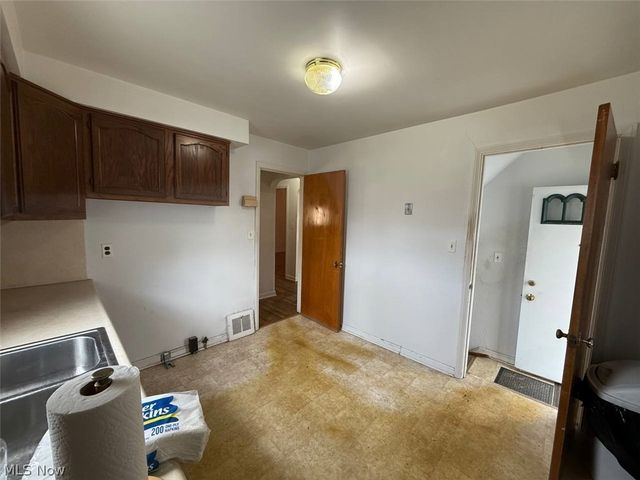 4076 E 187th Street, Cleveland, OH 44122