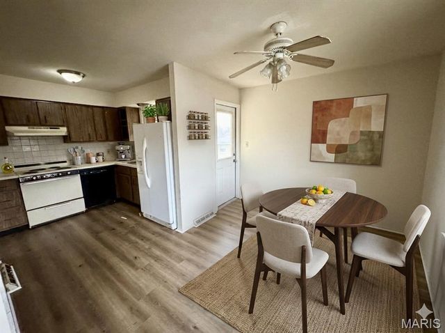 31 S 27th Street D, Belleville, IL 62226