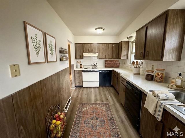 31 S 27th Street D, Belleville, IL 62226