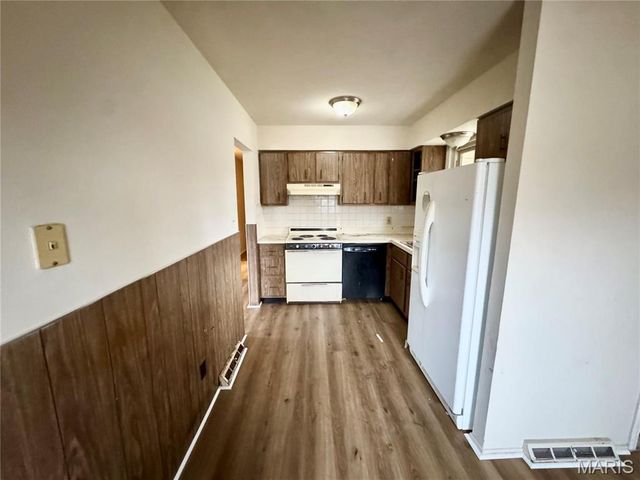 31 S 27th Street D, Belleville, IL 62226