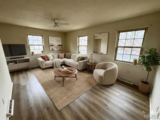 31 S 27th Street D, Belleville, IL 62226