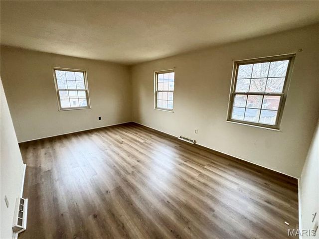 31 S 27th Street D, Belleville, IL 62226
