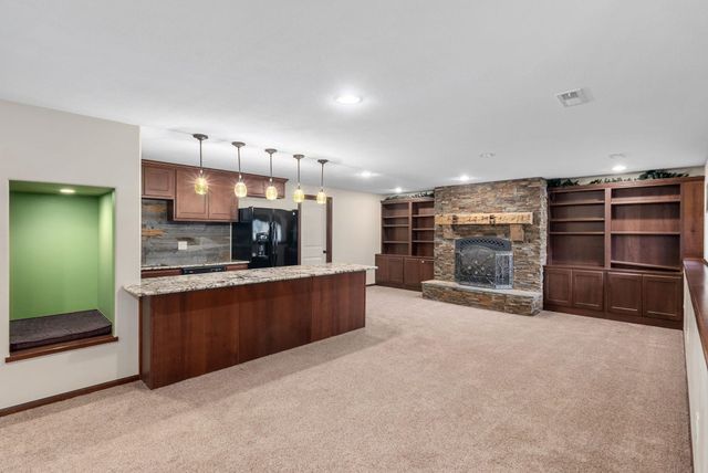 2246 E Tall Tree Cir, Derby, KS 67037