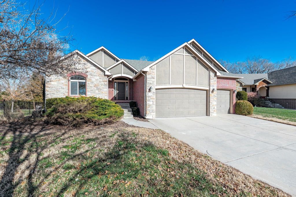 2246 E Tall Tree Cir, Derby, KS 67037