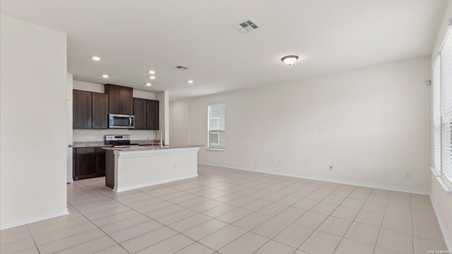 6555 RUNAWAY ROW, Converse, TX 78109
