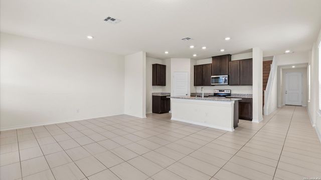 6555 RUNAWAY ROW, Converse, TX 78109