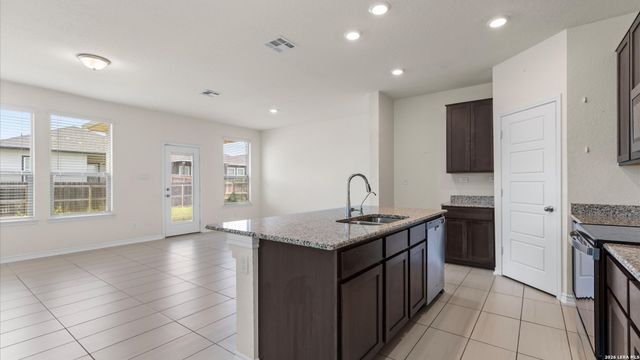 6555 RUNAWAY ROW, Converse, TX 78109