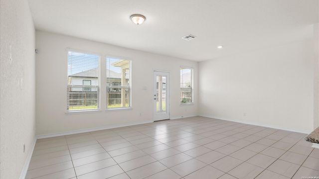 6555 RUNAWAY ROW, Converse, TX 78109