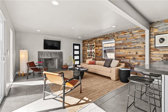2103 Continental, Costa Mesa, CA 92627