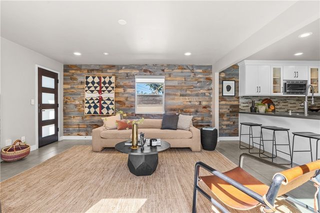 2103 Continental, Costa Mesa, CA 92627