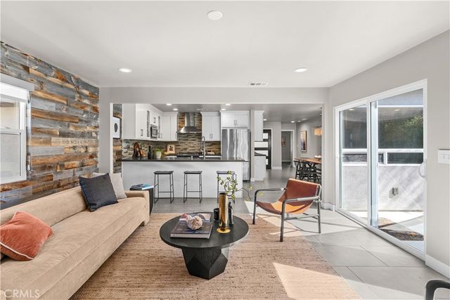 2103 Continental, Costa Mesa, CA 92627
