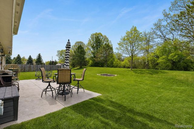 29229 Hunter Court, Brownstown Charter Township, MI 48183