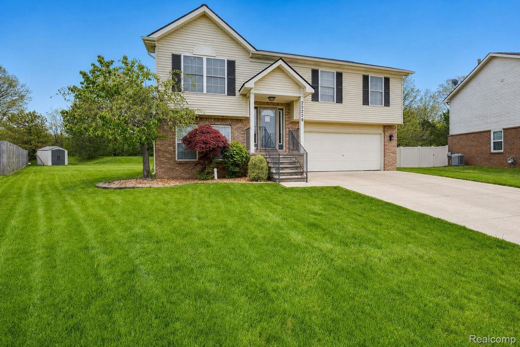 29229 Hunter Court, Brownstown Charter Township, MI 48183
