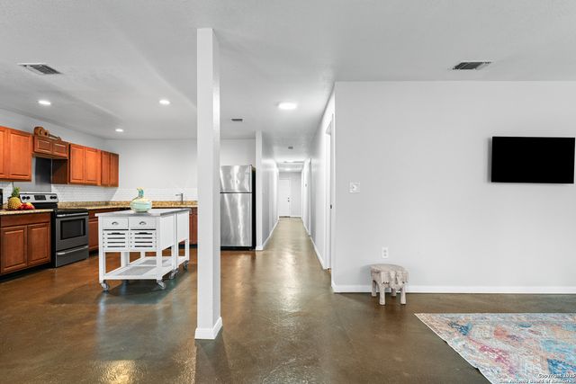 451 N SAN JOAQUIN AVE, San Antonio, TX 78228