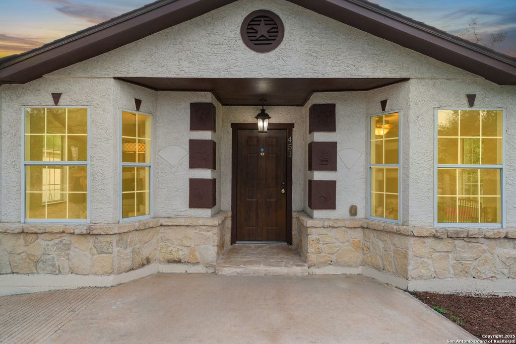 451 N SAN JOAQUIN AVE, San Antonio, TX 78228