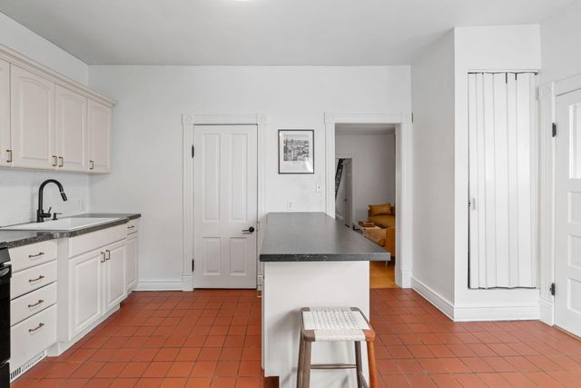 689 Oakdale Avenue, Saint Paul, MN 55107
