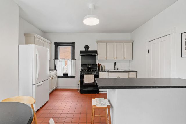 689 Oakdale Avenue, Saint Paul, MN 55107