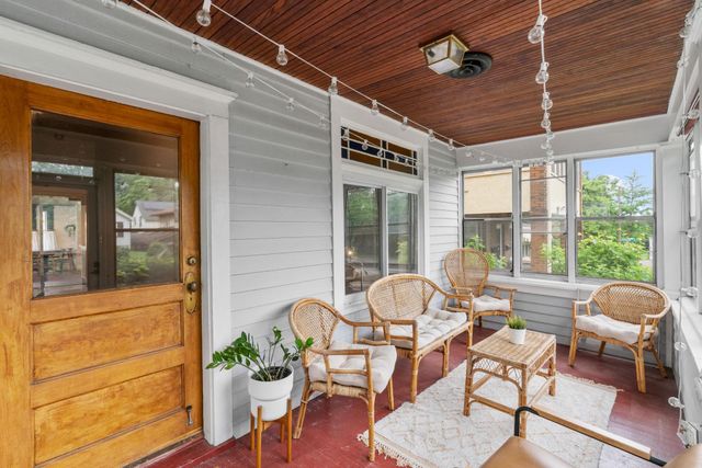 689 Oakdale Avenue, Saint Paul, MN 55107
