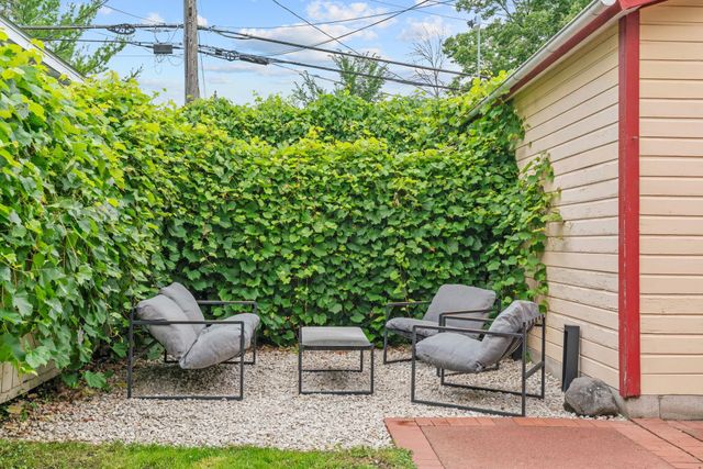 689 Oakdale Avenue, Saint Paul, MN 55107
